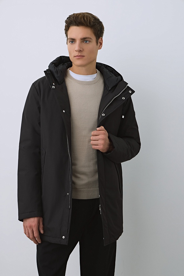 Черный пуховик