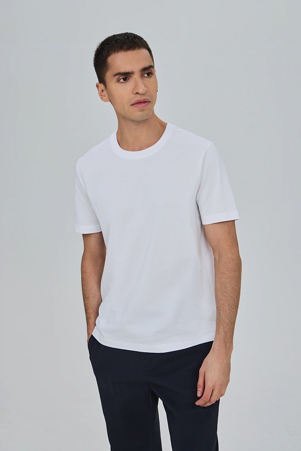 Белая футболка из хлопка