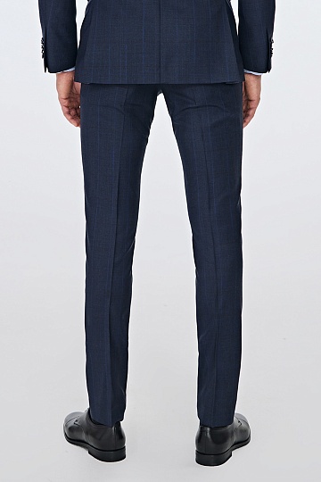 Темно-синие брюки в клетку