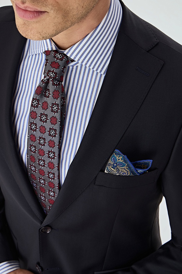 Однотонный иссиня-черный костюм