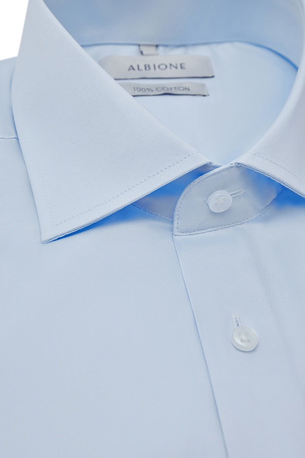 Нежно-голубая сорочка