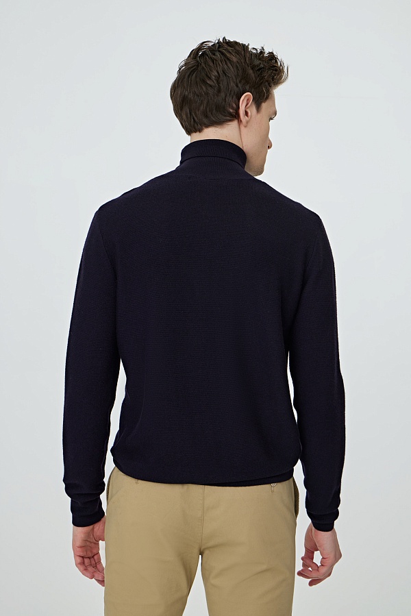 Джемпер темно-синего цвета