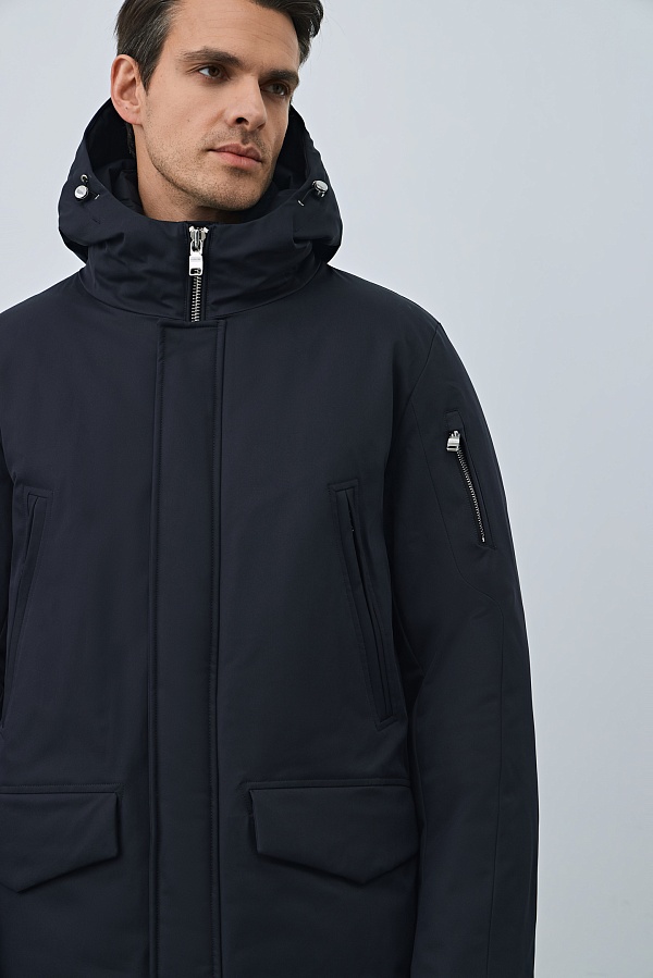 Парка черного цвета