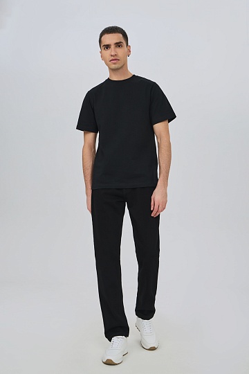 Черные прямые джинсы