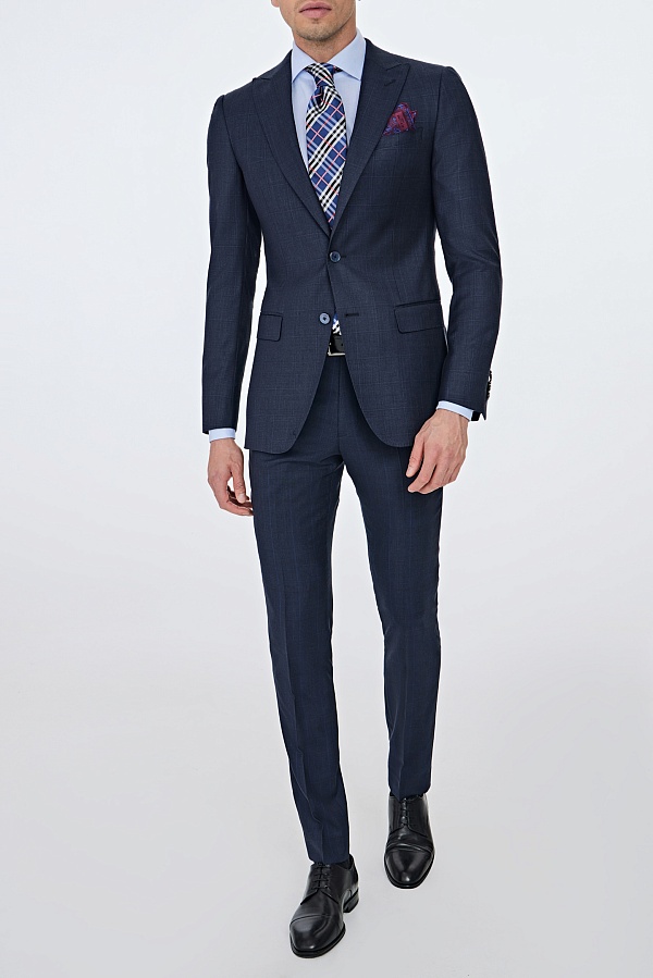 Серо-синий костюм в клетку