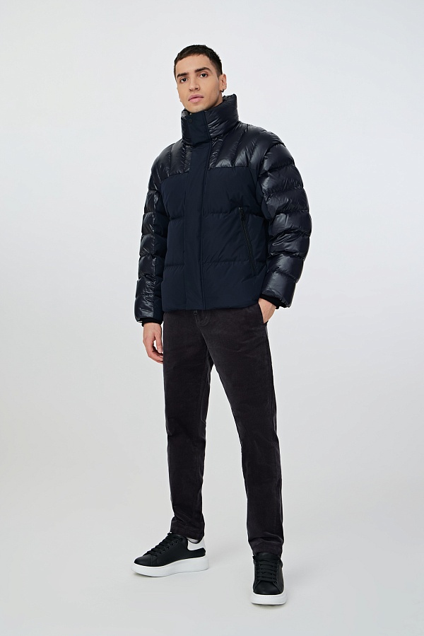 Темно-синий пуховик с отстегивающимися рукавами