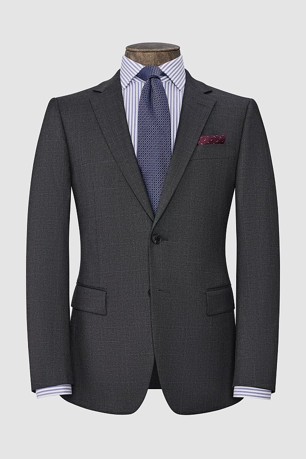 Серый костюм в клетку
