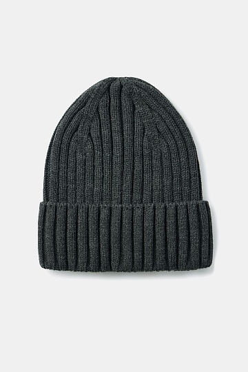 Темно-серая шапка с отворотом