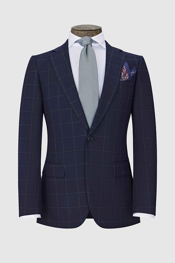 Темно-синий костюм в серую клетку