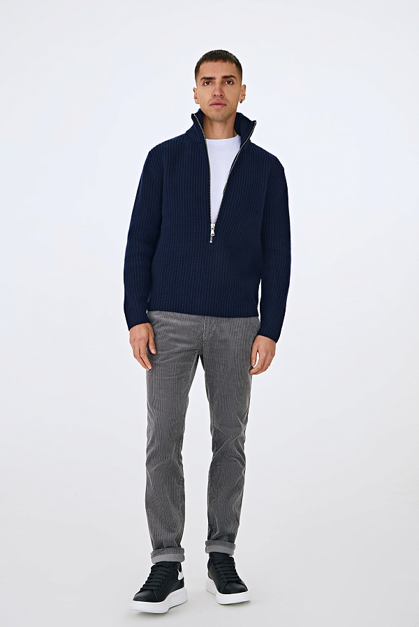 Синий свитер с высоким горлом на молнии