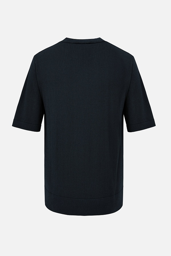 Темно-синяя трикотажная футболка