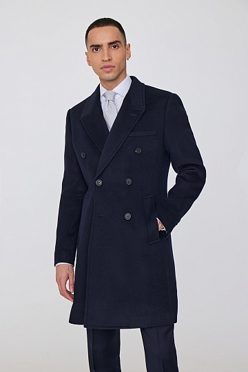 Двубортное темно-синее пальто