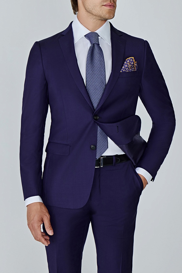 Однотонный темно-синий костюм