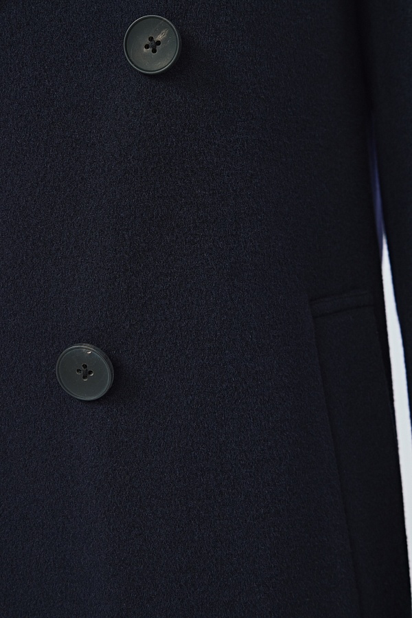 Пальто темно-синего цвета