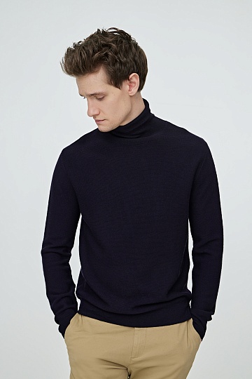 Джемпер темно-синего цвета