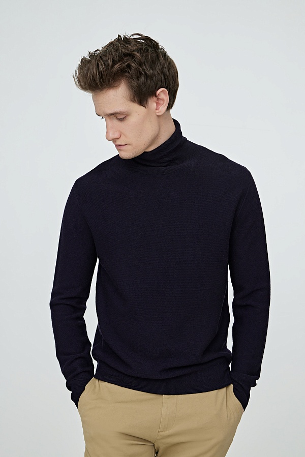 Джемпер темно-синего цвета