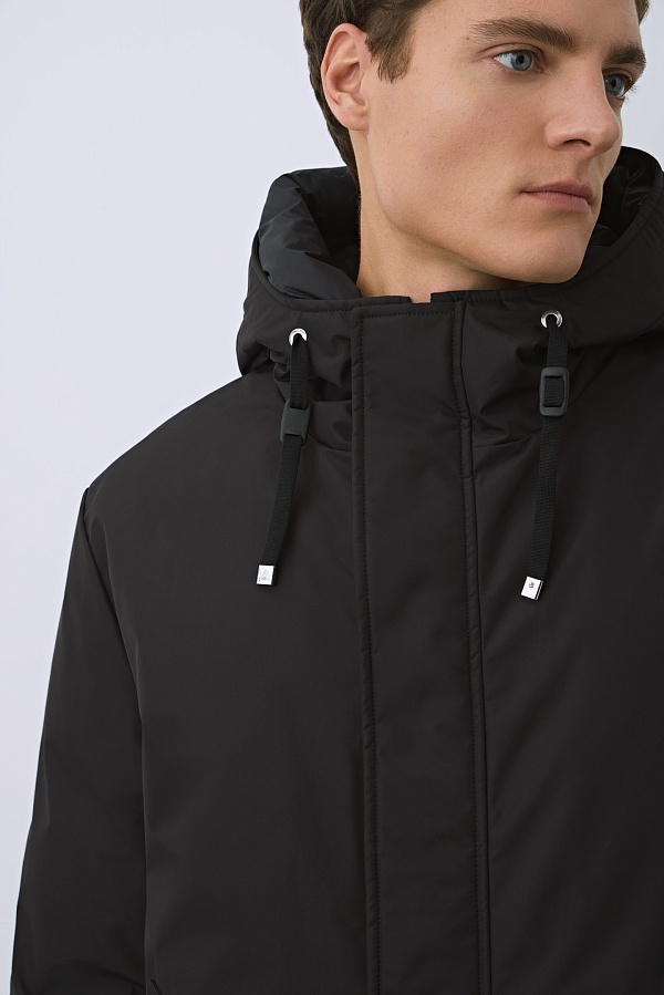 Черный пуховик