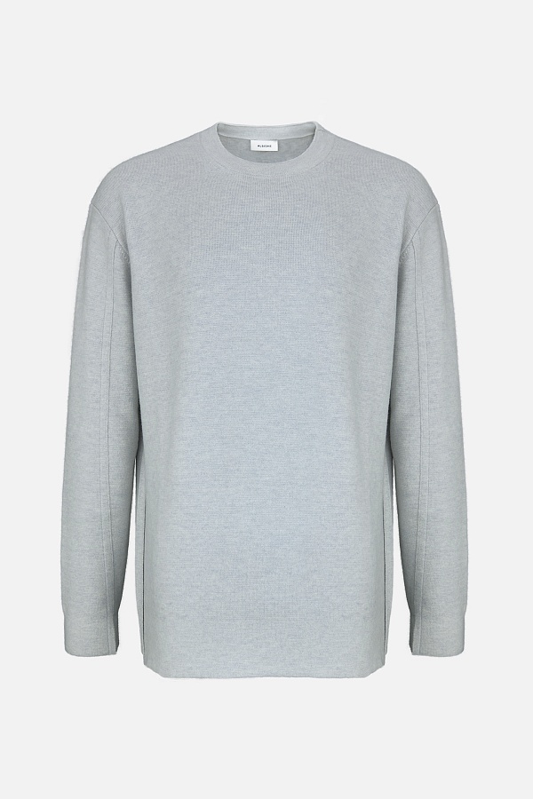 Светло-серый джемпер с декоративными швами