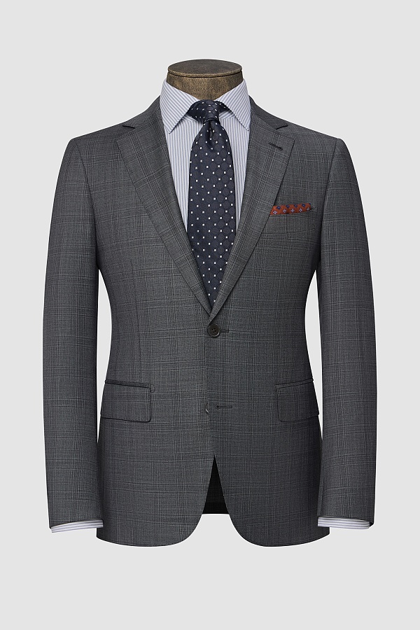 Серый костюм в клетку