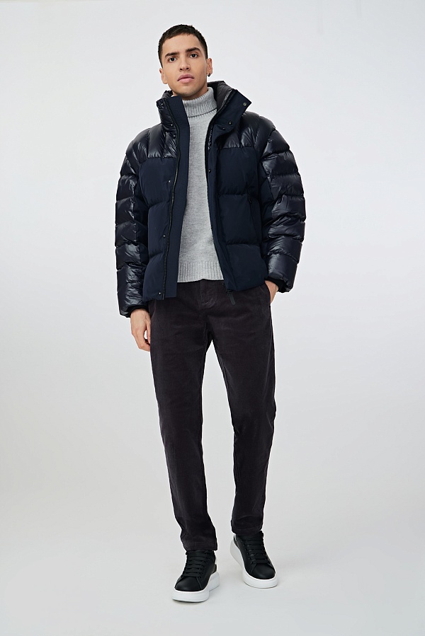 Темно-синий пуховик с отстегивающимися рукавами