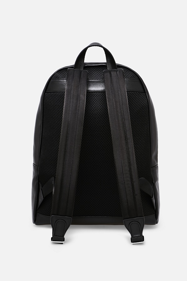 Кожаный рюкзак черного цвета