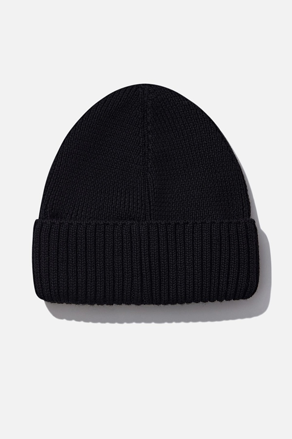 Темно-серая шапка с отворотом