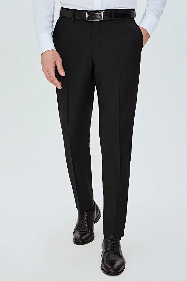 Однотонные черные брюки