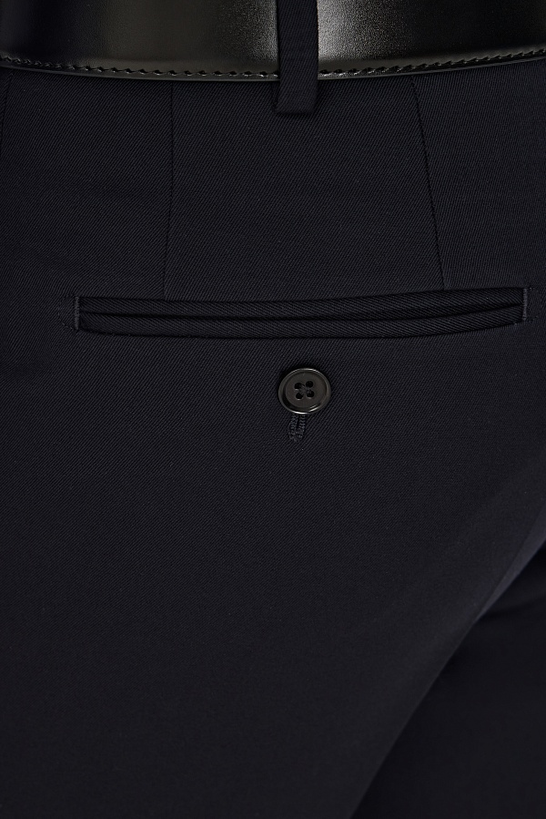 Однотонные черные брюки