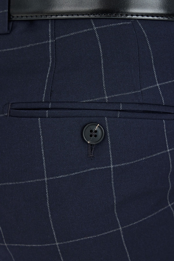 Темно-синие брюки в серую клетку