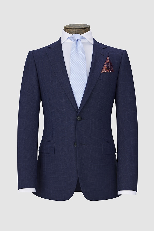 Темно-синий костюм в клетку