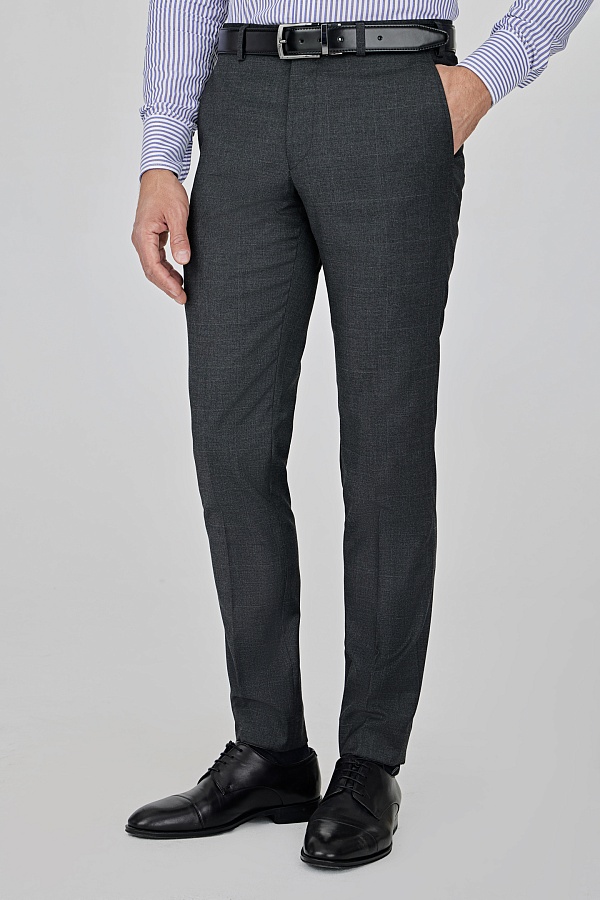 Серые брюки в клетку