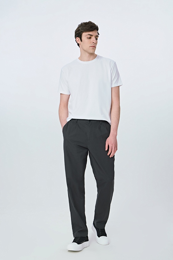 Однотонная белая футболка