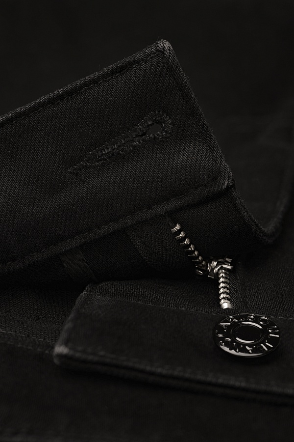 Черные прямые джинсы