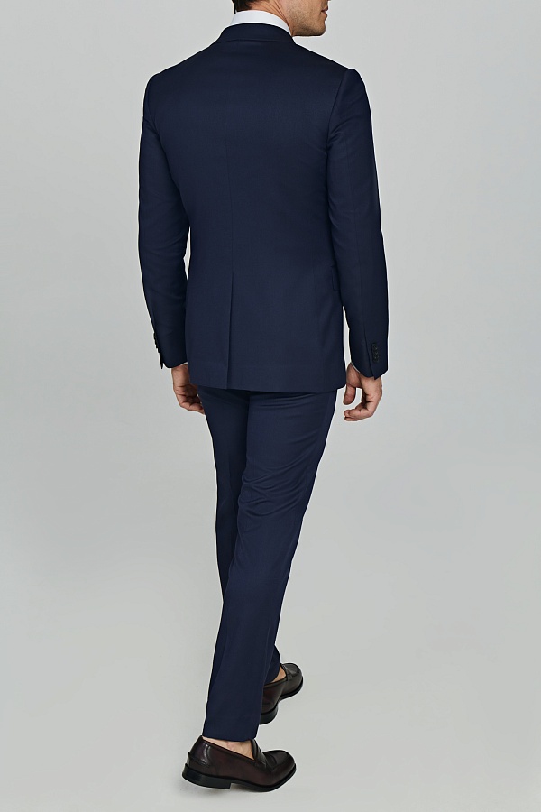 Темно-синий однотонный костюм
