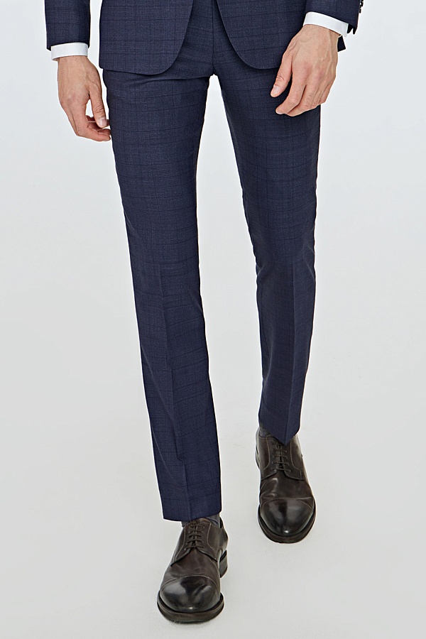 Брюки в темно-синюю клетку