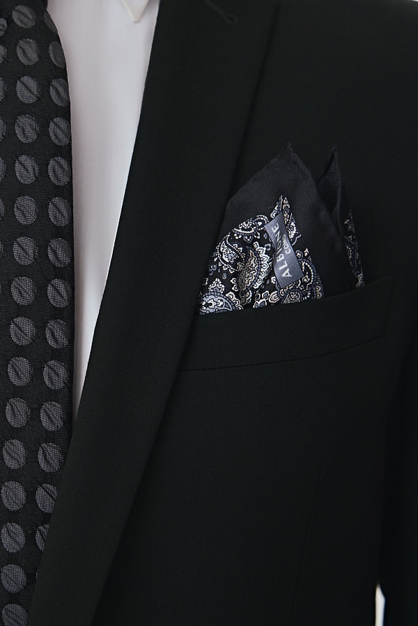 Черный костюм-смокинг со съемными лацканами