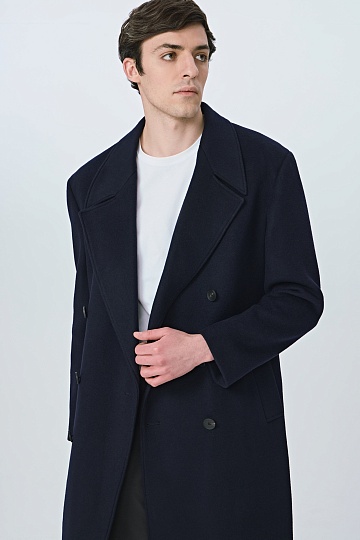 Пальто темно-синего цвета