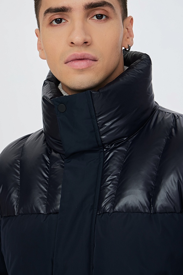 Темно-синий пуховик с отстегивающимися рукавами