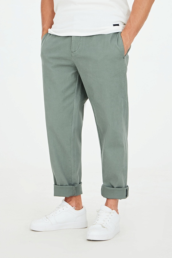 Оливковые хлопковые брюки