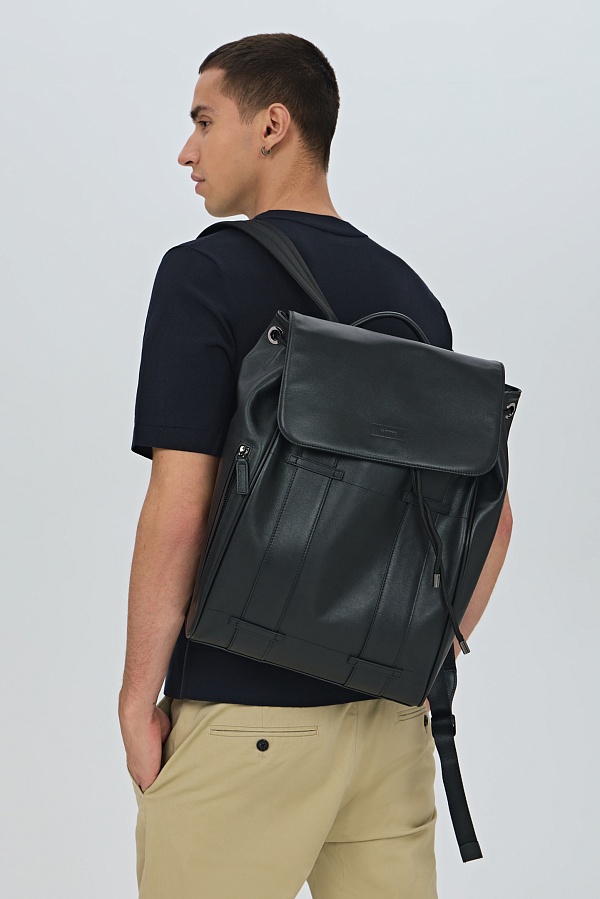 Кожаный рюкзак черного цвета