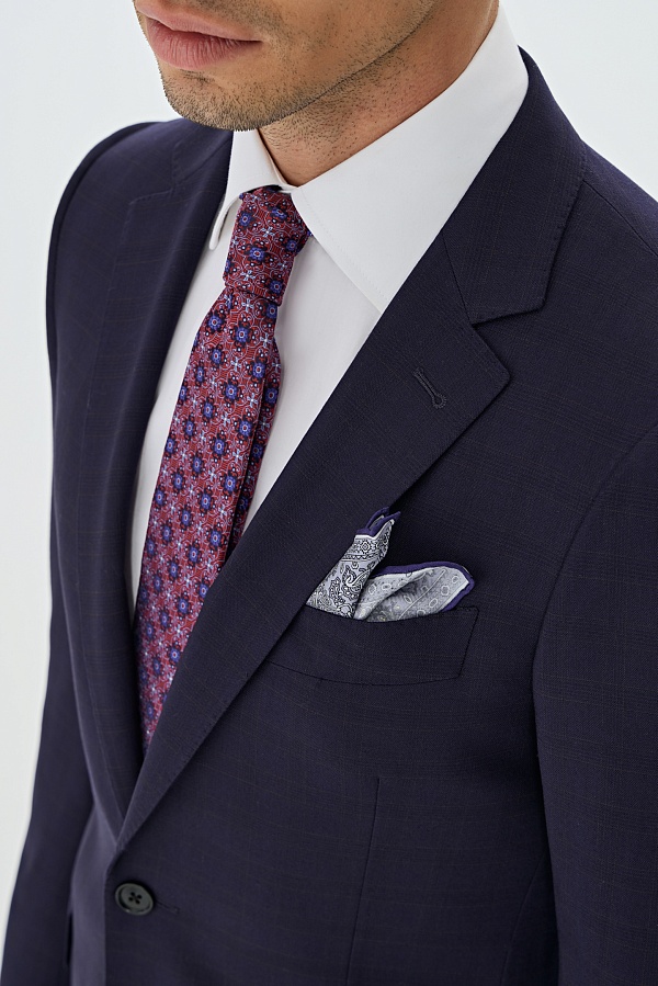 Костюм в темно-фиолетовую клетку