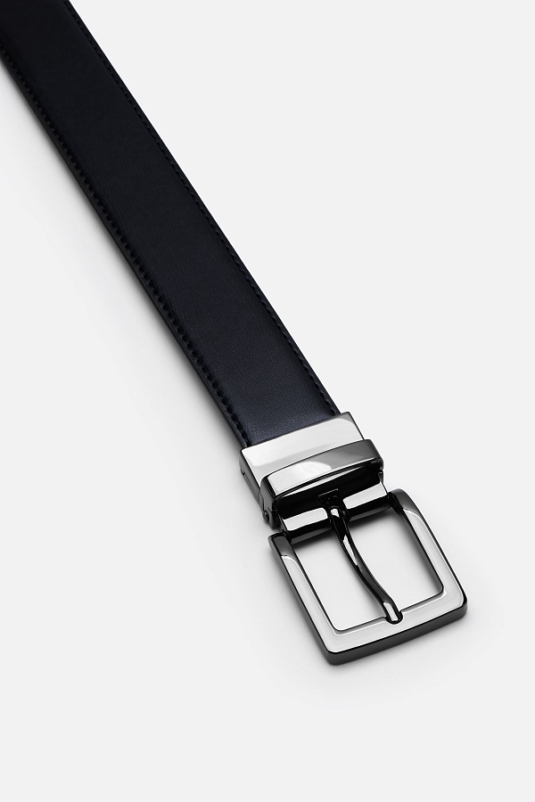 Черный кожаный ремень