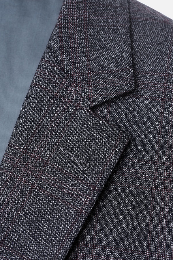 Серый пиджак в клетку