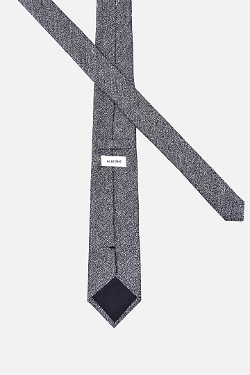 Стильный галстук серого цвета