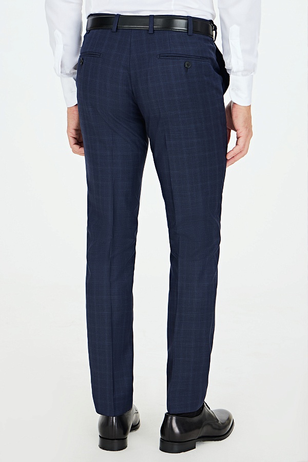 Темно-синие брюки в клетку