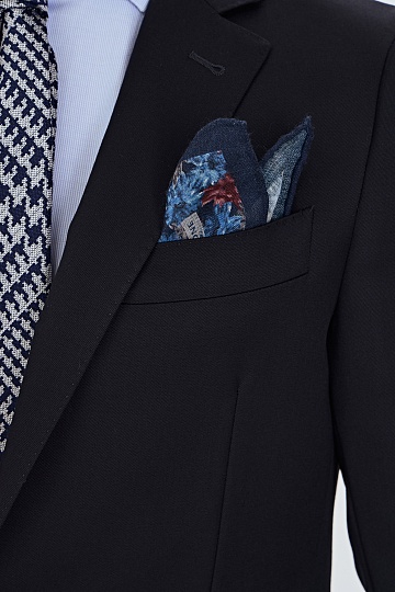 Однотонный черный костюм