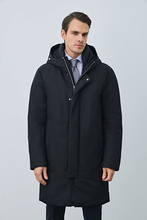 Пуховик черного цвета