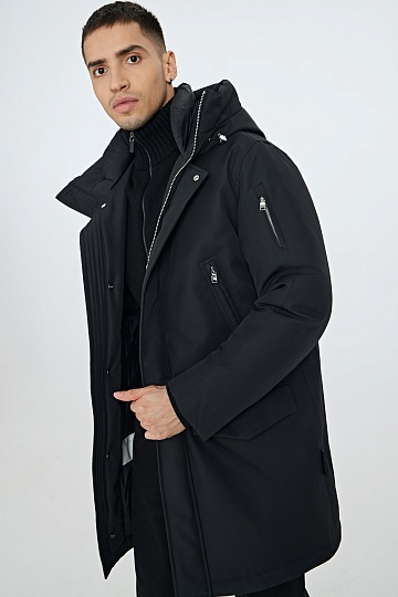 Черная пуховая куртка с капюшоном