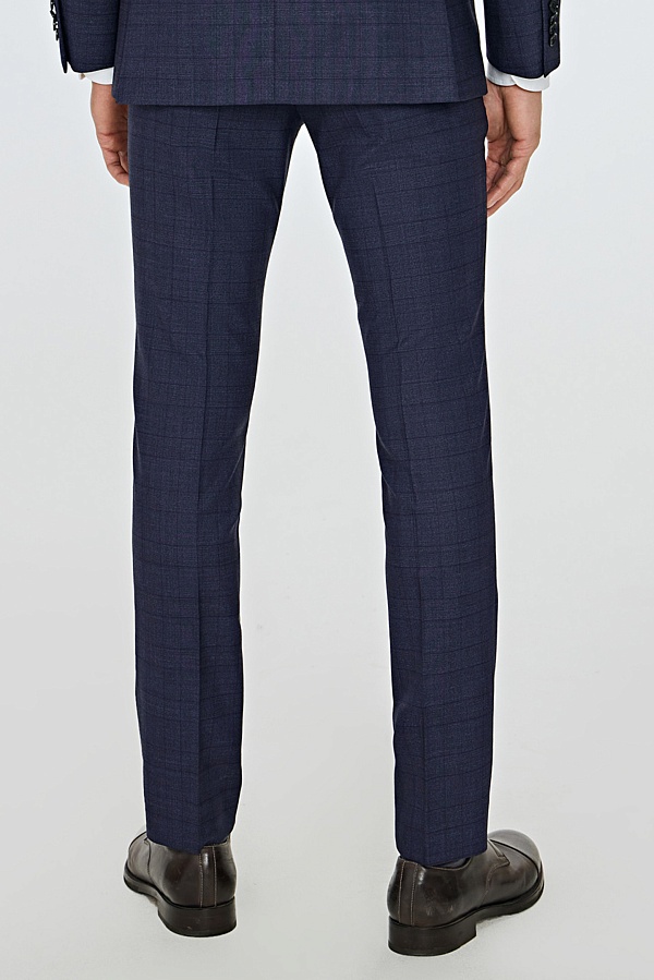 Брюки в темно-синюю клетку