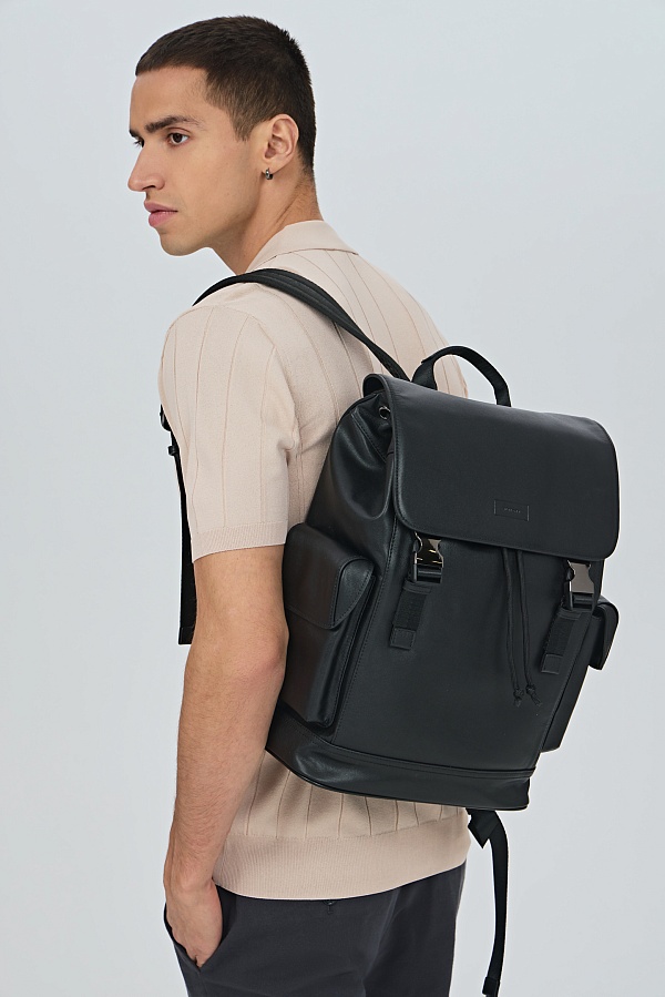 Кожаный рюкзак с карманами